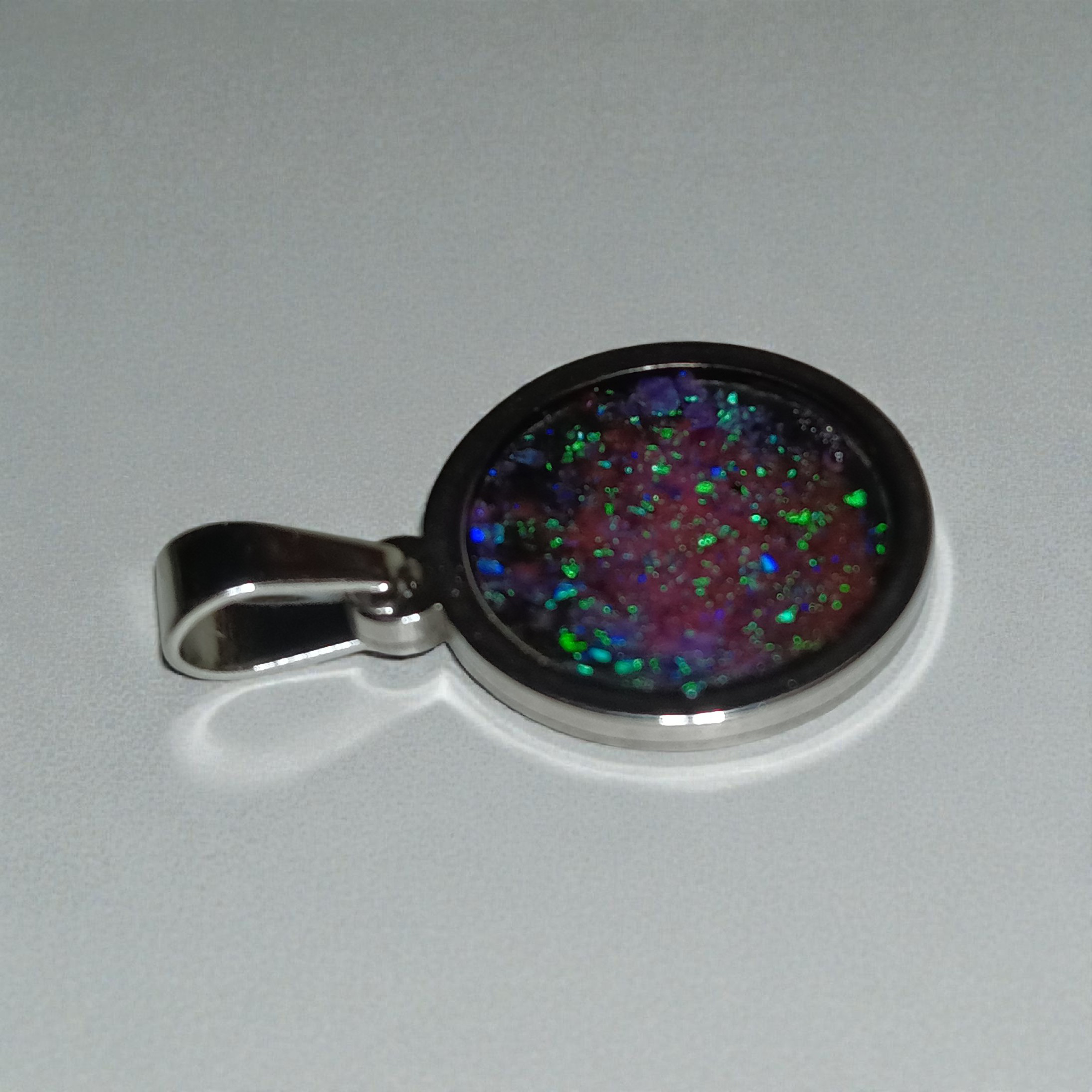 Halskette/Anhänger aus hausgemachtem synthetischem Opal-Edelstahl, kreisförmig